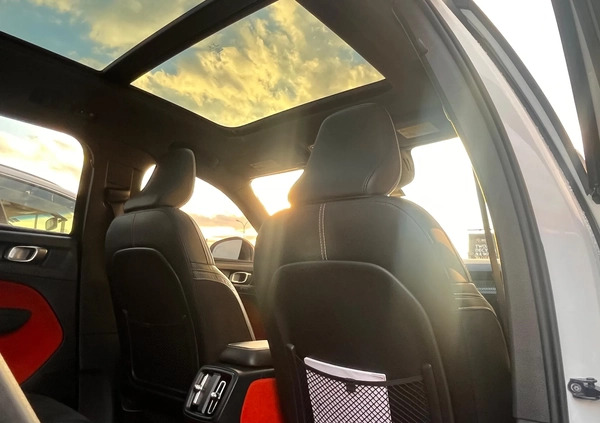 Volvo XC 40 cena 110000 przebieg: 116930, rok produkcji 2019 z Koło małe 154